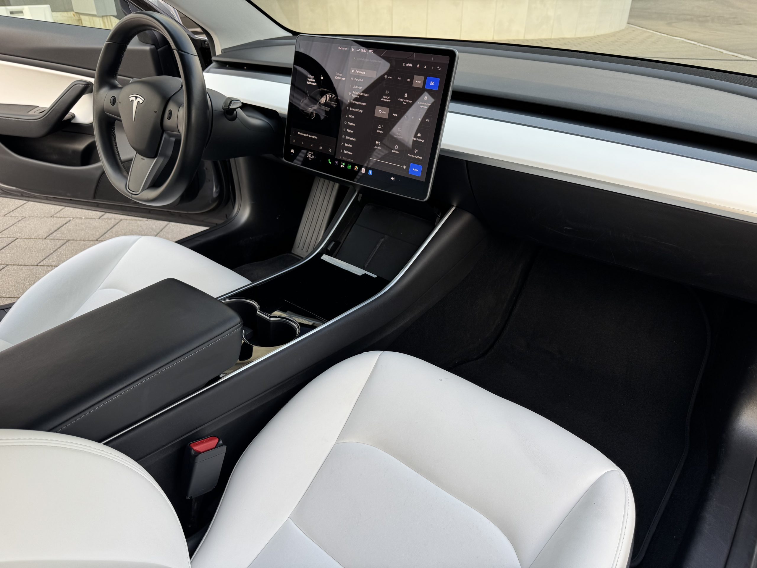 TESLA MODEL 3 Limousine – Bild 14